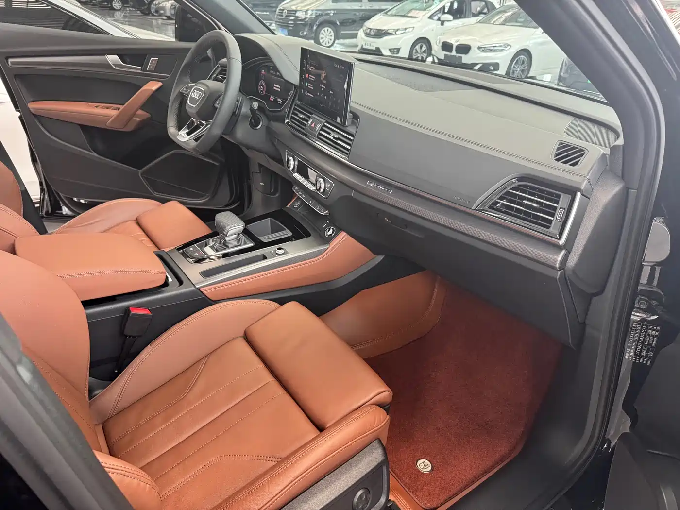 Audi Q5L 2024 Model 40 TFSI Luxury Dynamic фото 9