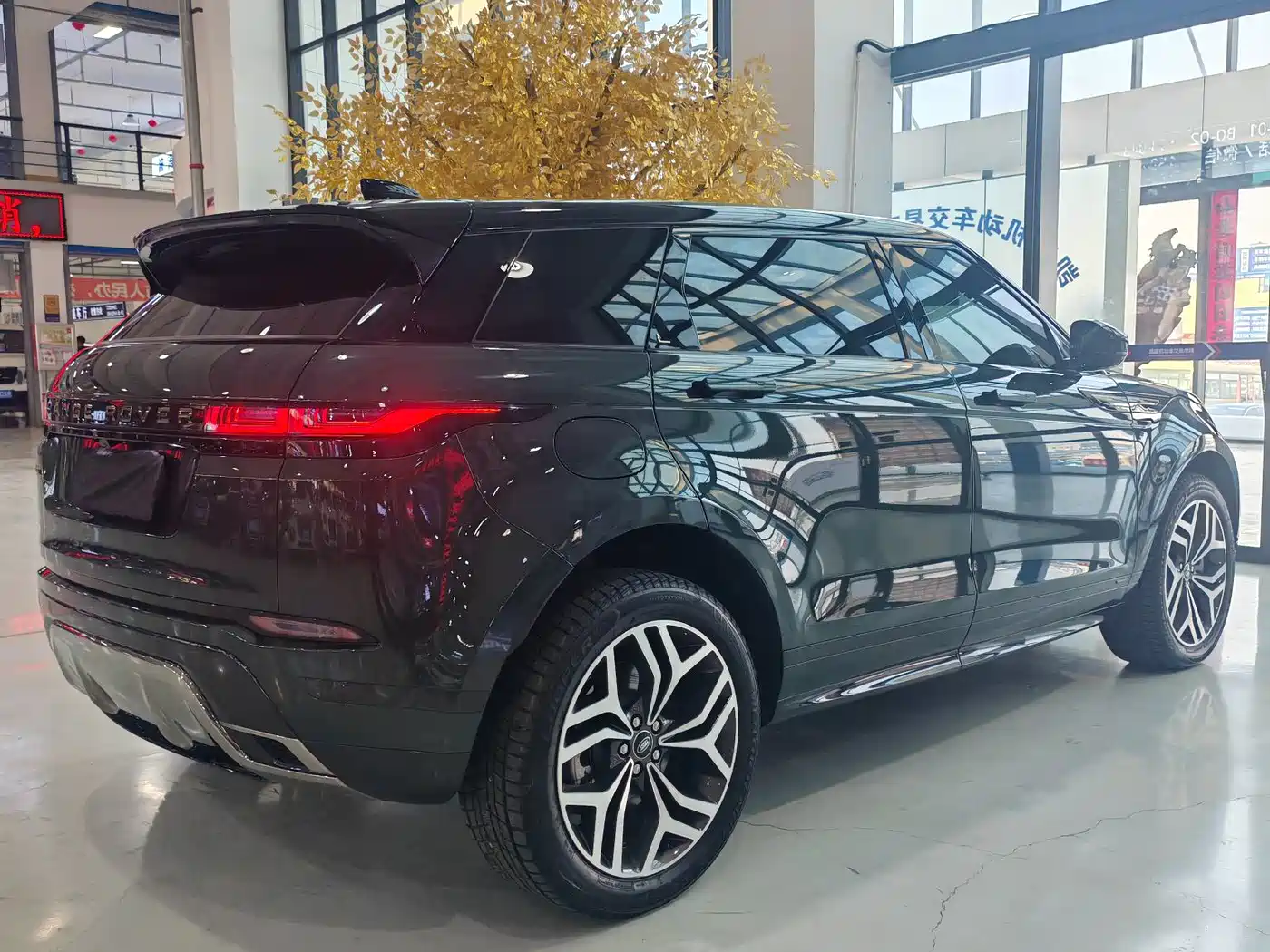 Land Rover Range Rover Evoque 2021 Range Rover Evoque L 249PS R-Dynamic First Edition Launch Edition фото 25