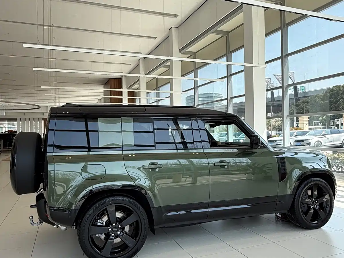 Land Rover Defender 2026 Land Rover Defender 110 3.0T P400 X-Dynamic HSE фото 9
