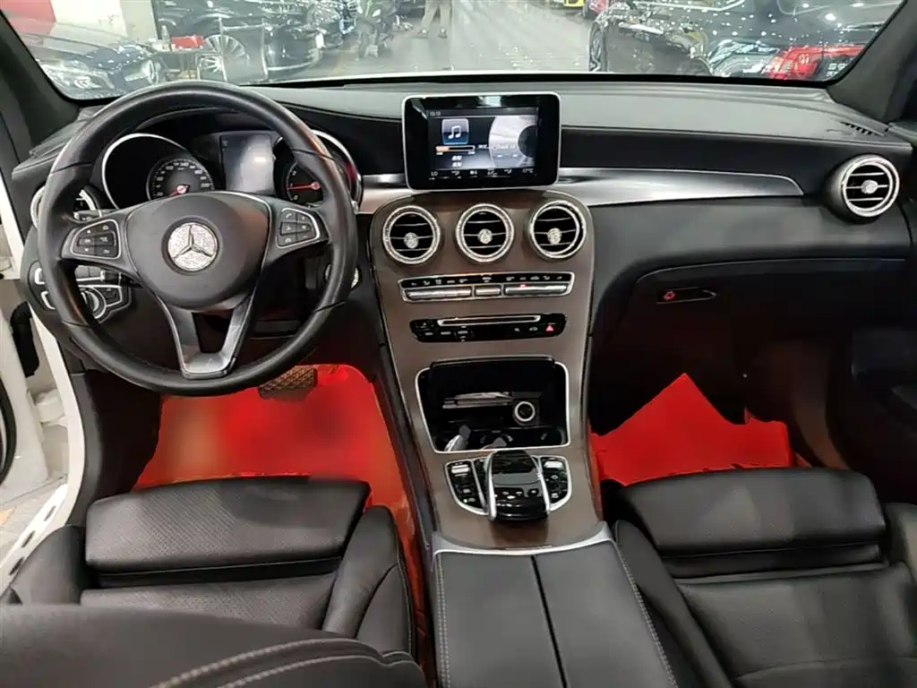 Mercedes-Benz GLC 2018 GLC 300 4MATIC Dynamic фото 10