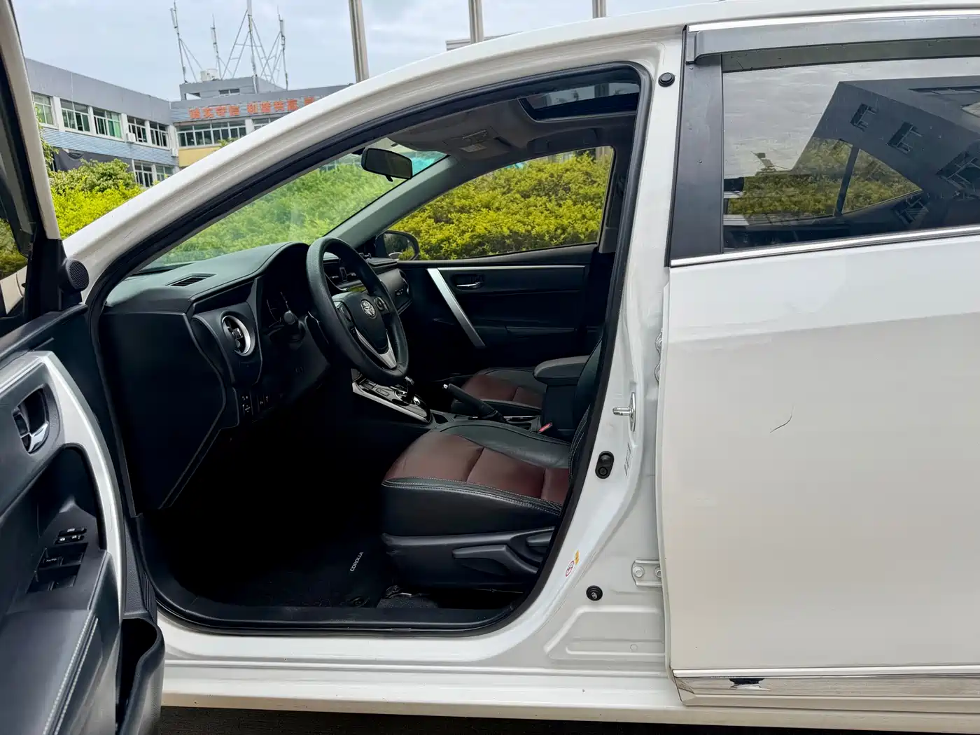 Toyota Corolla 2018 Hybrid 1.8L E-CVT Smart Edition фото 6
