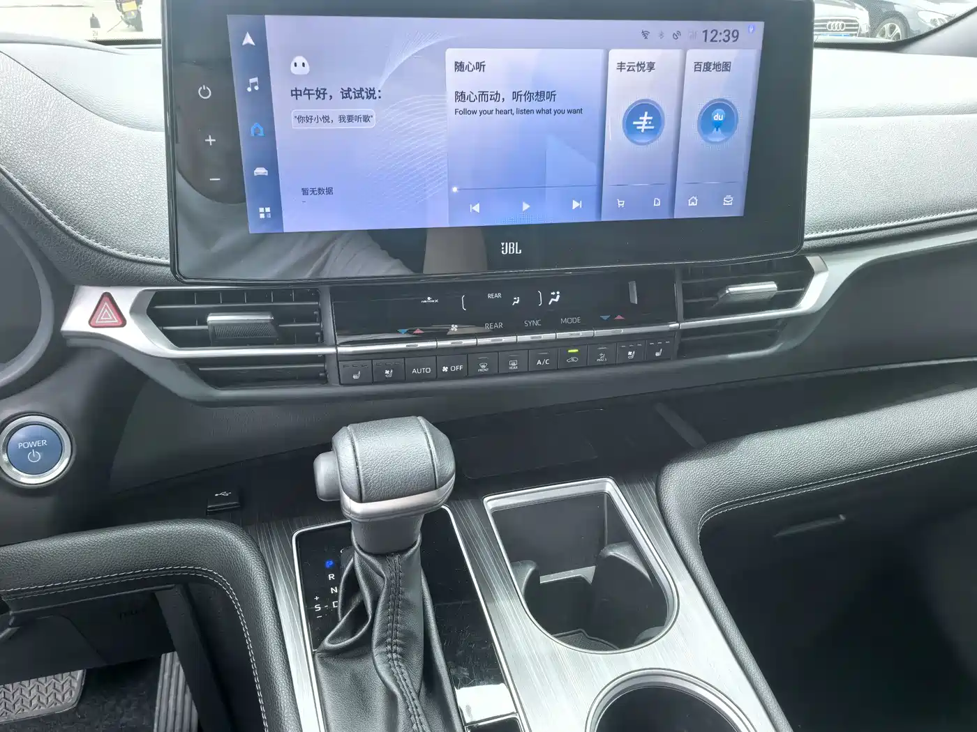 Toyota Sienna 2023 2.5L Hybrid Platinum Edition фото 11