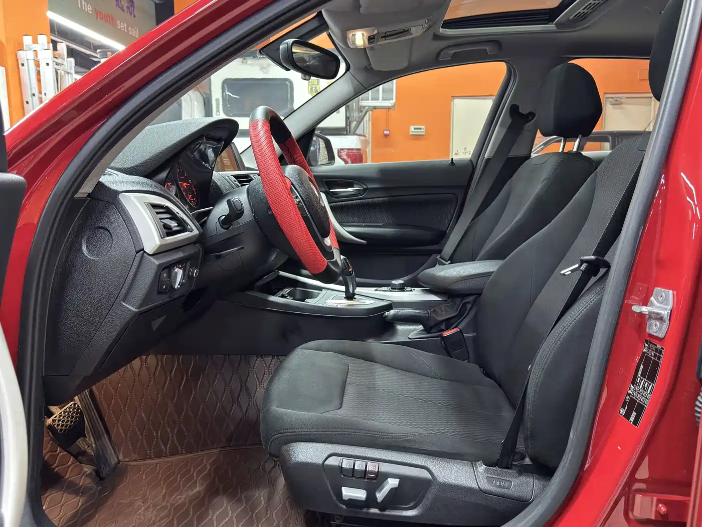 BMW 1 Series (Import) 2015 120i Leading фото 4