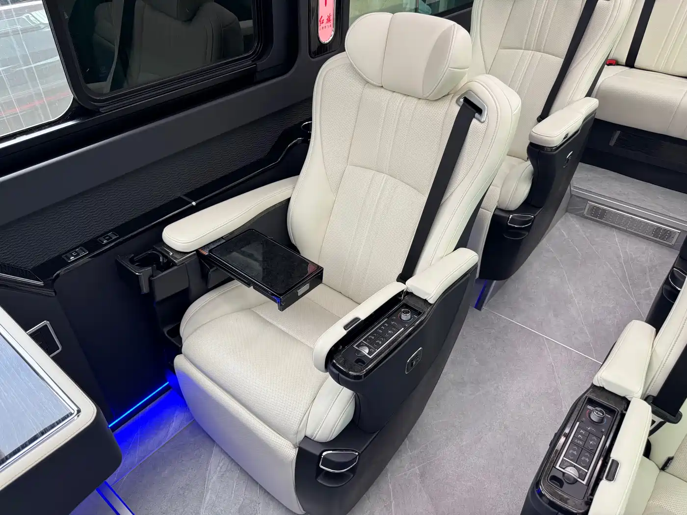 Hongqi Guoyue 2024 3.0T Flagship Edition 17-seater фото 17