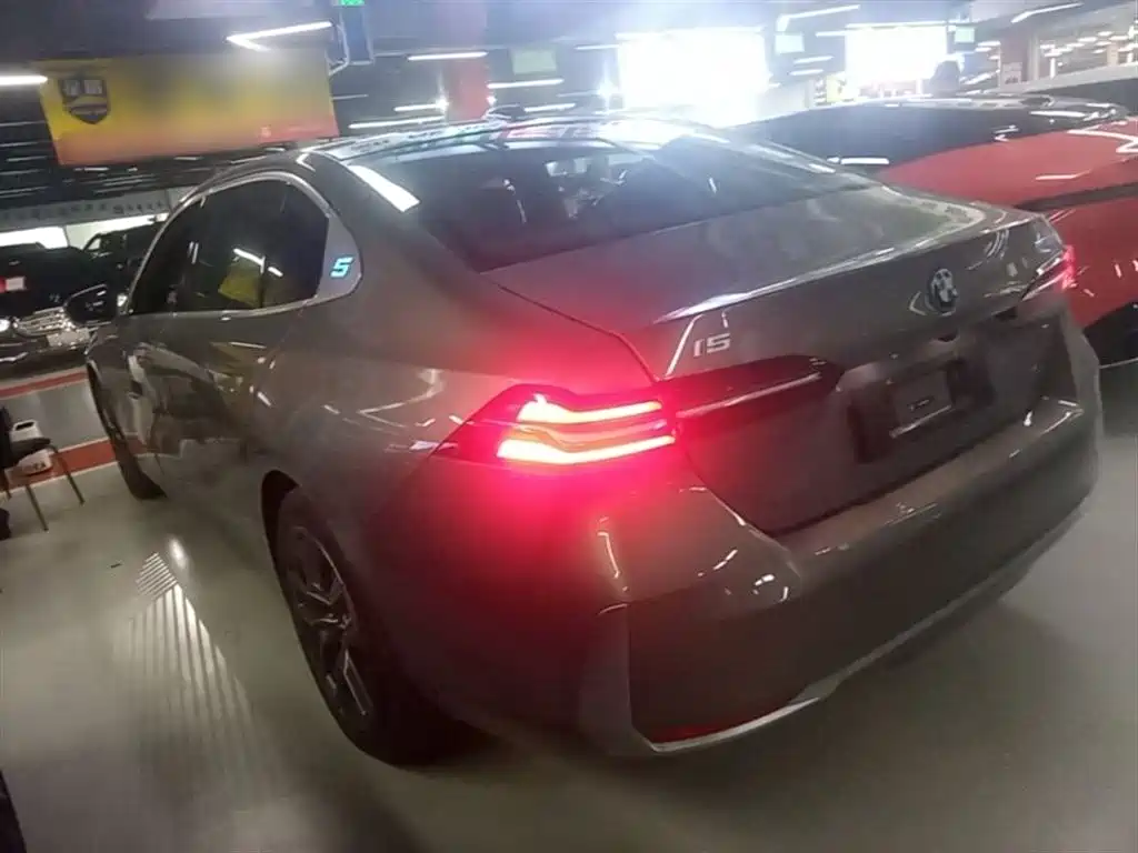 BMW i5 2025 eDrive 35L Luxury Package фото 5