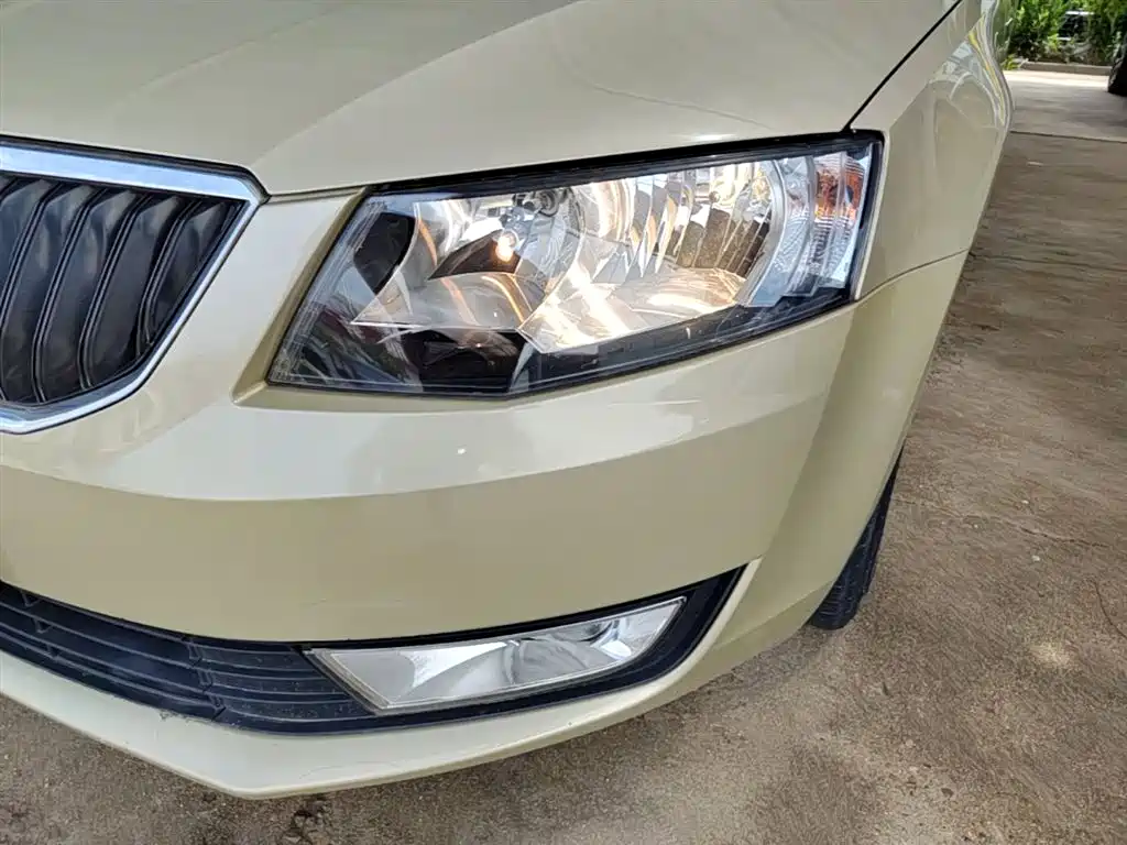 Škoda Octavia 2015 1.6L Automatic逸杰版 фото 24