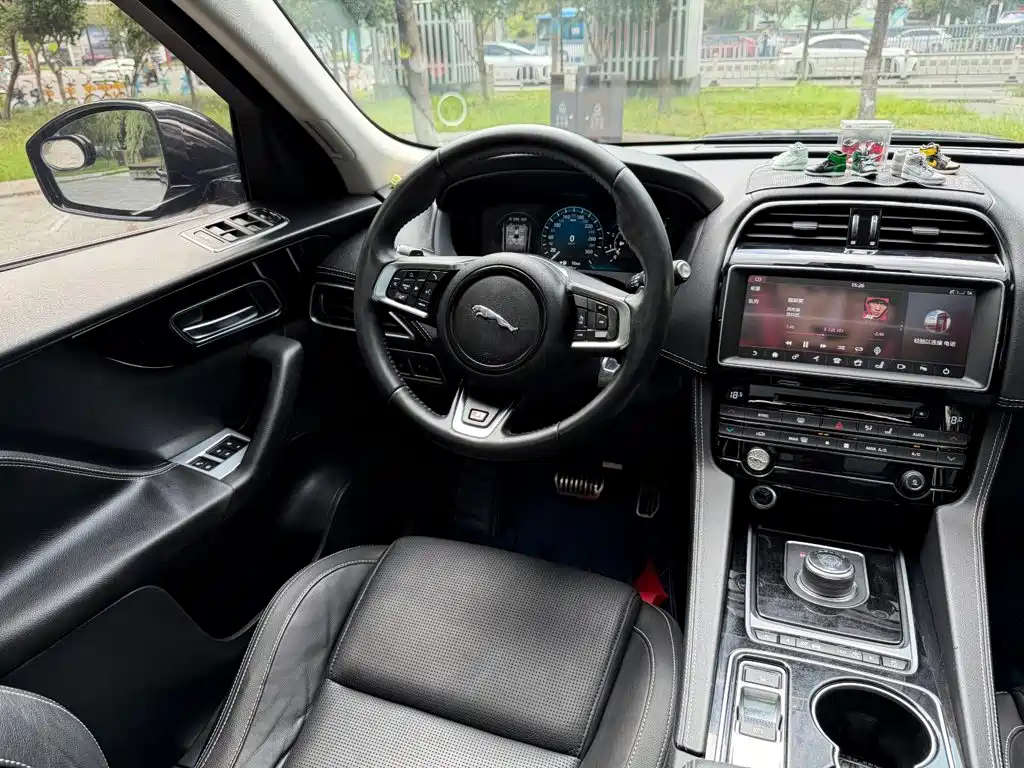 Jaguar F-PACE 2017 2016 2.0T FWD R-Sport Edition