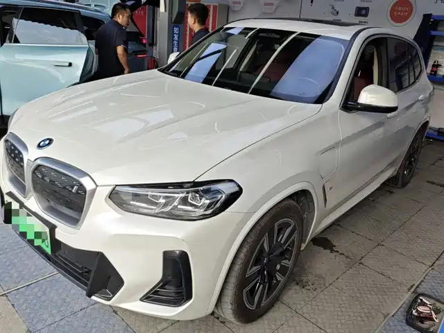 BMW iX3 Рестайлинг, Лидер