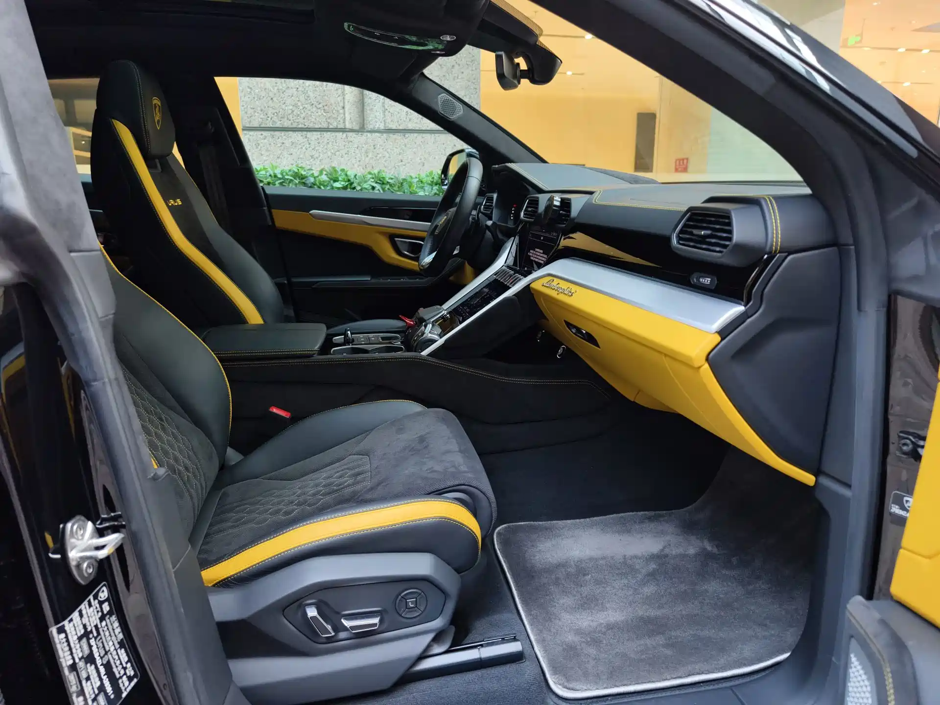 Фото 12 - Lamborghini Urus