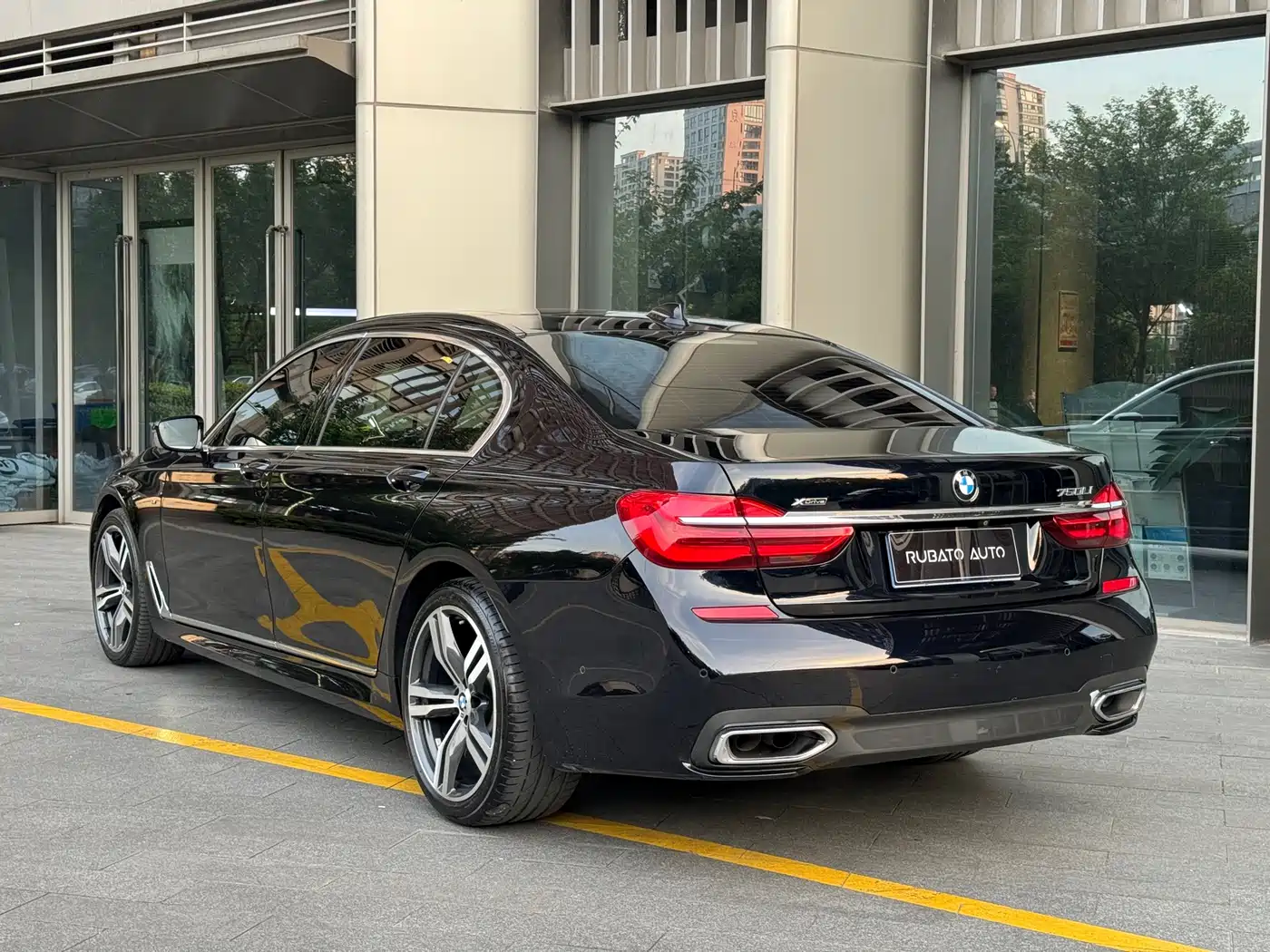 BMW 7 Series 2018 750Li xDrive M Sport Package фото 4