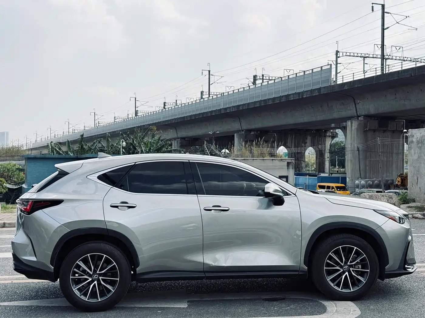 Lexus NX 2023 350h FWD Dynamic Edition фото 7