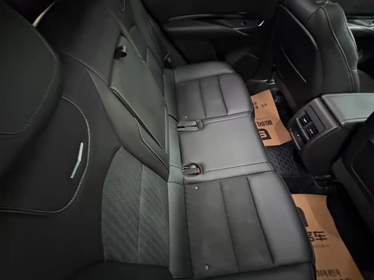 Фото 11 - Cadillac XT4