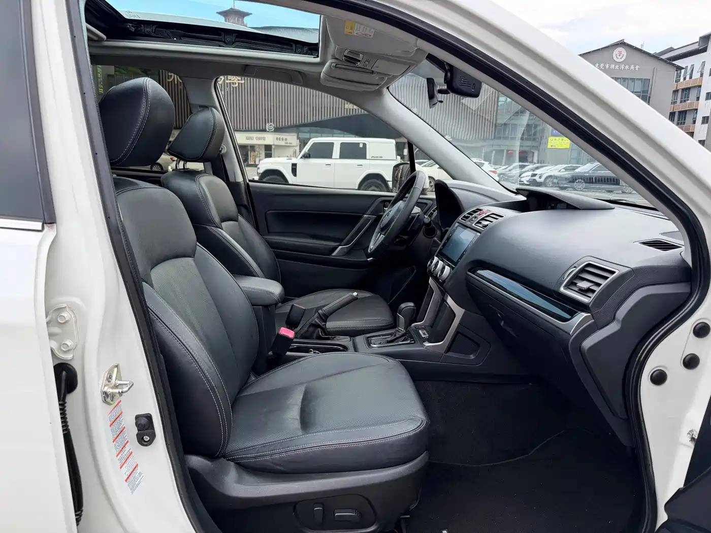 Subaru Forester 2016 2.5i Prestige Navigation Edition фото 13