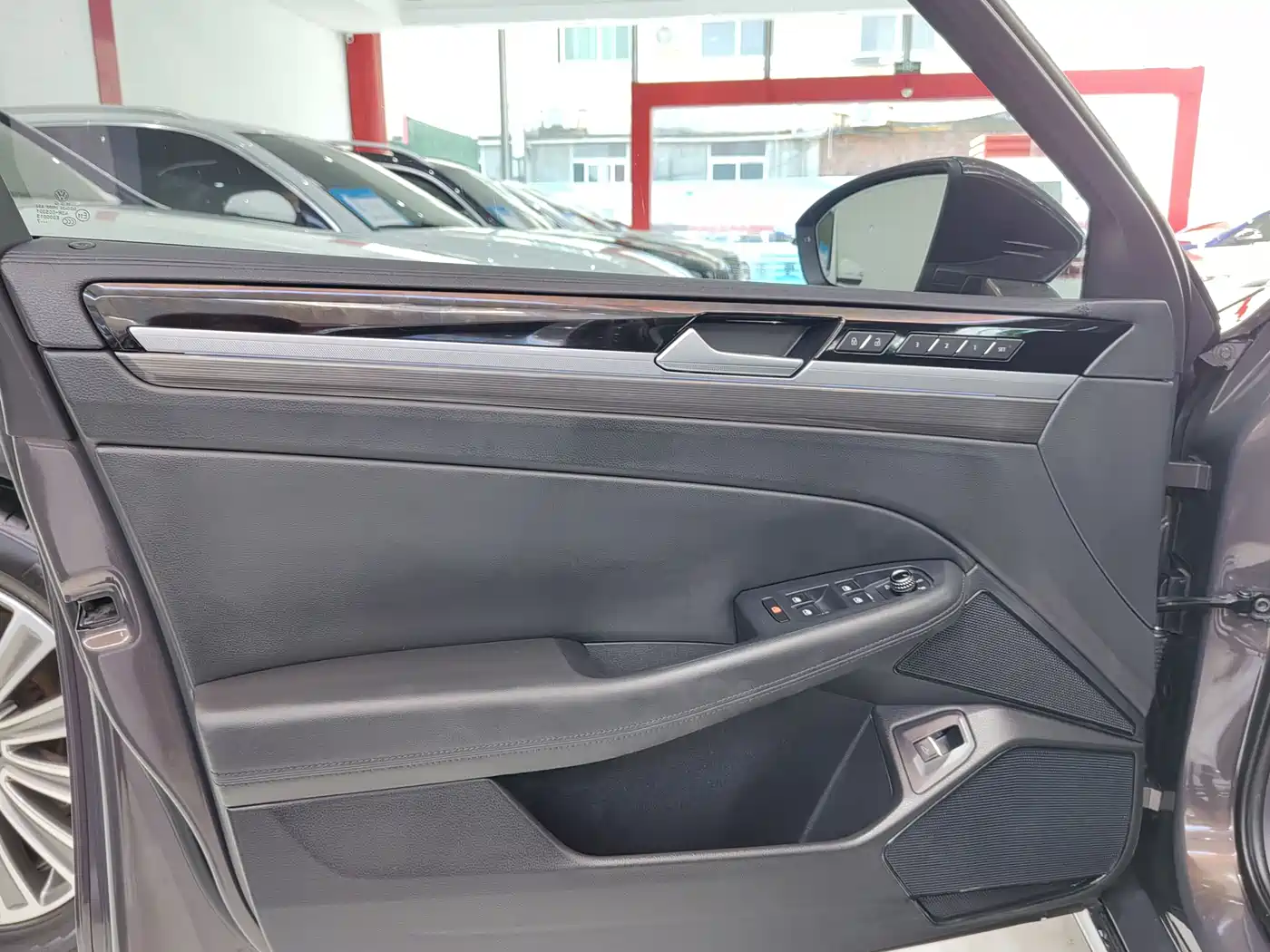 Volkswagen Phideon 2018 380TSI 2WD Business Edition фото 16