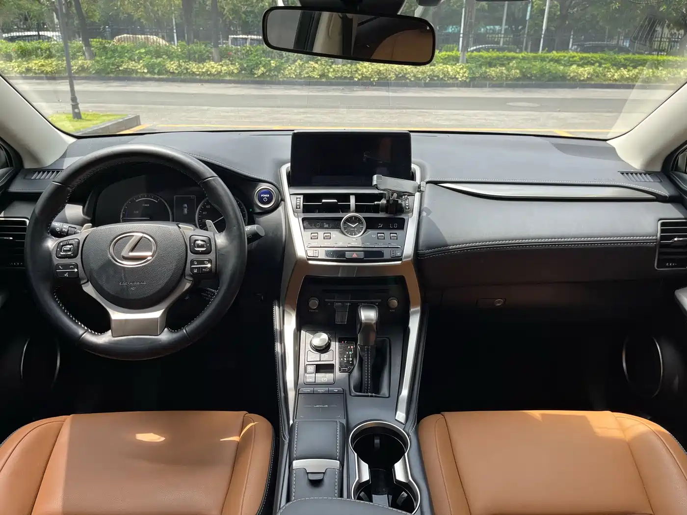 Lexus NX 2020 300h FWD F Sport China VI фото 17