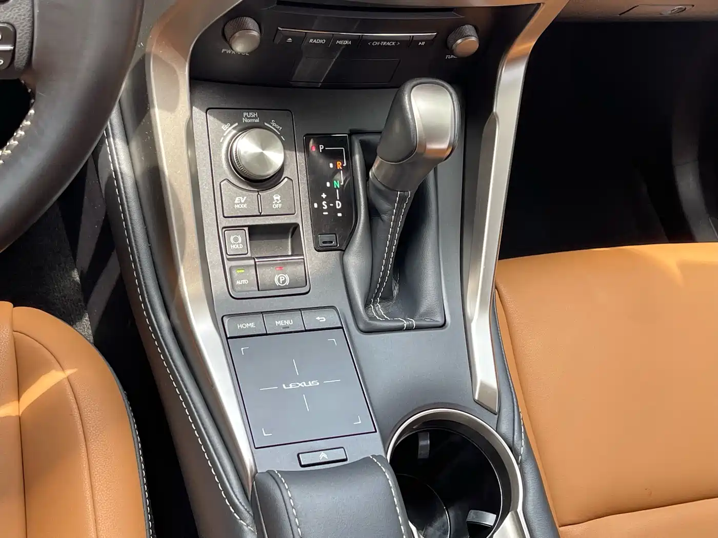 Lexus NX 2020 300h FWD F Sport China VI фото 20