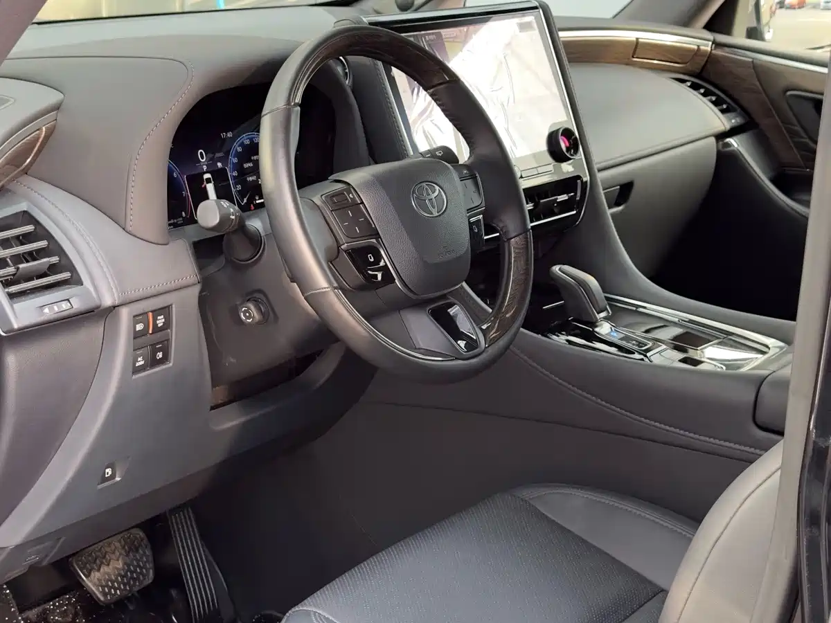 Toyota Alphard 2026