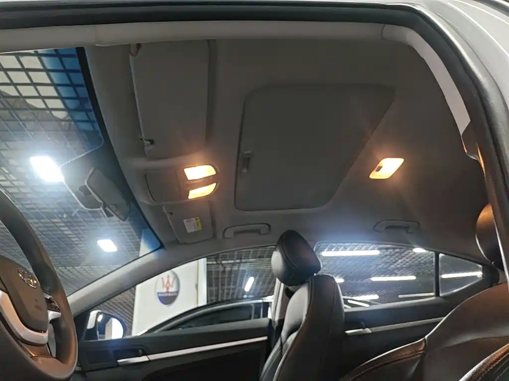 Hyundai Elantra 2016 Model 1.6L Automatic Smart Elite фото 18