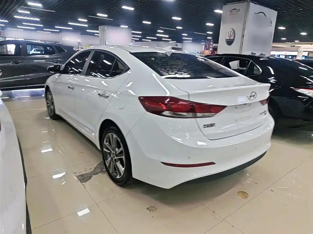 Hyundai Elantra 2016 Model 1.6L Automatic Smart Elite фото 5