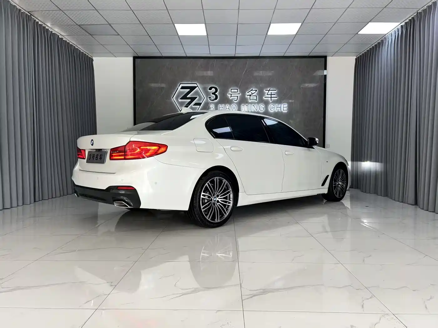 BMW 5 Series 2019 530Li Leading M Sport Package фото 6
