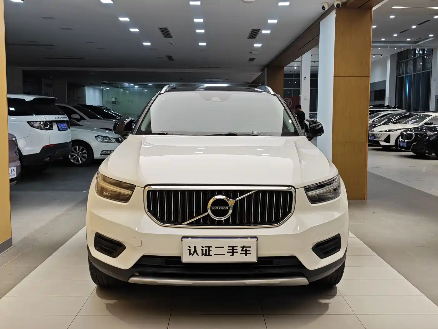 Фото 4 - Volvo XC40