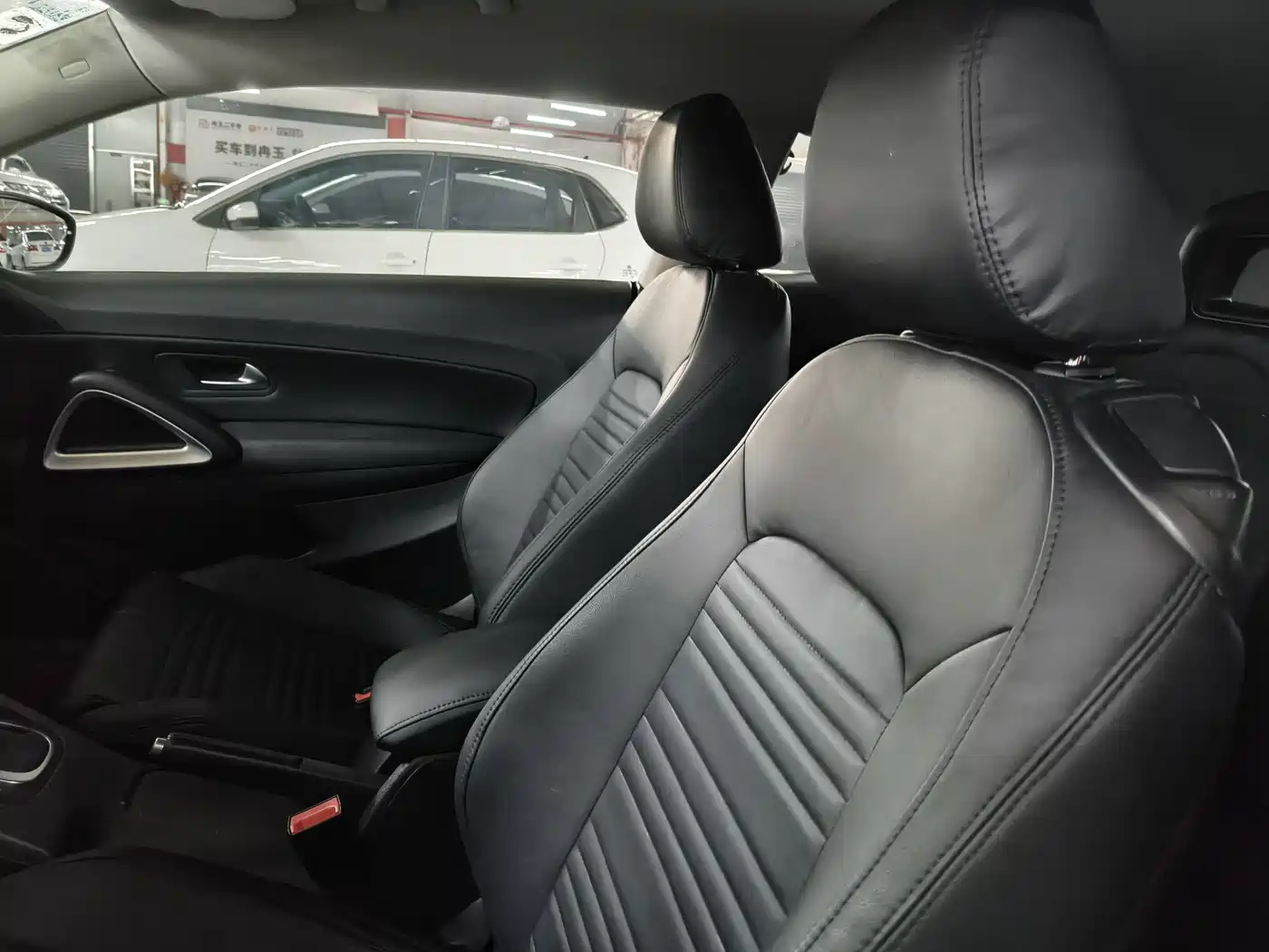 Volkswagen Scirocco 2015 1.4TSI Trend Edition фото 14