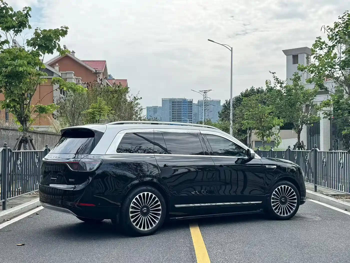 AITO Wenjie AITO M9 2024 Extended Range Ultra 42kWh 6-Seater фото 7