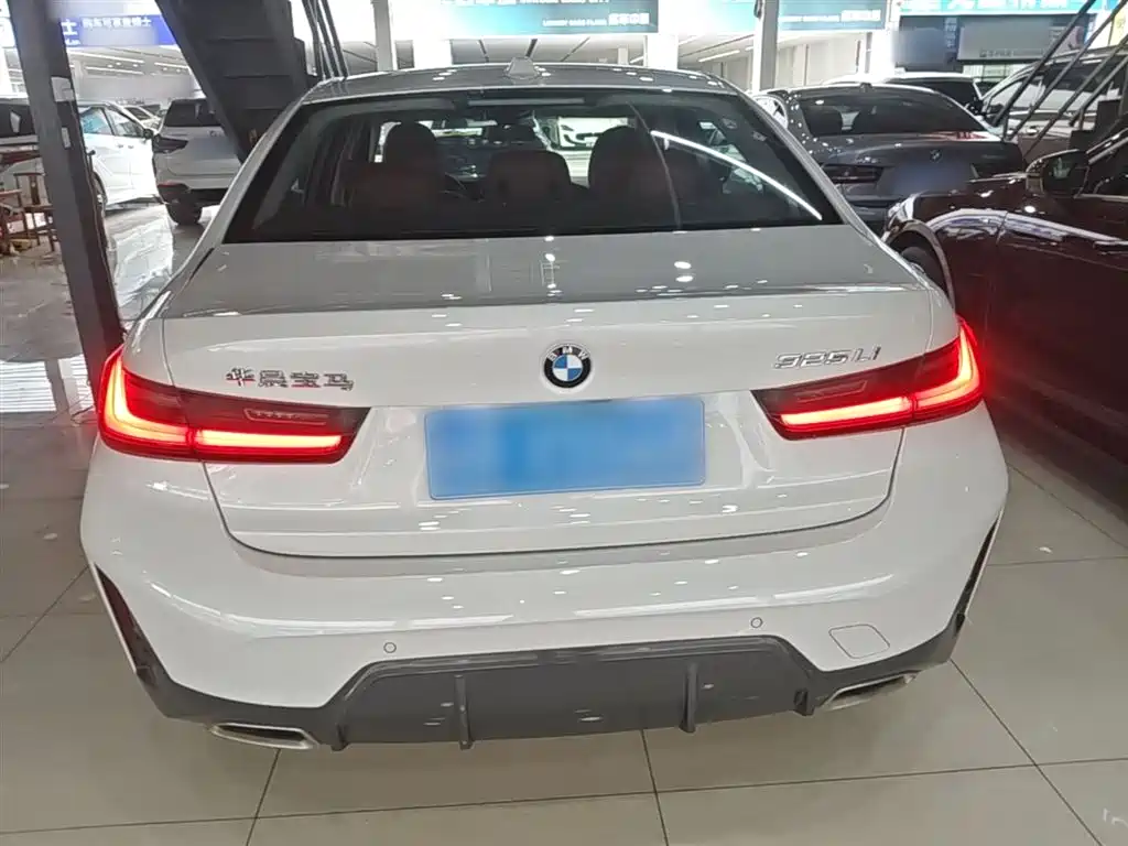 BMW 3 Series 2024 325Li M Sport Package фото 6