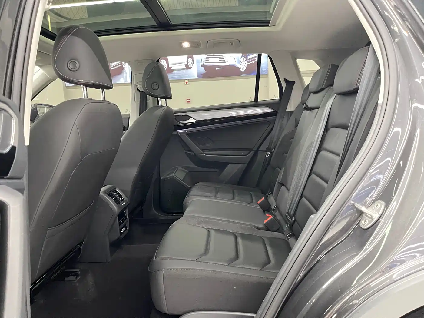 Volkswagen Tayron 2022 280TSI 2WD Luxury Smart Connect Edition фото 10