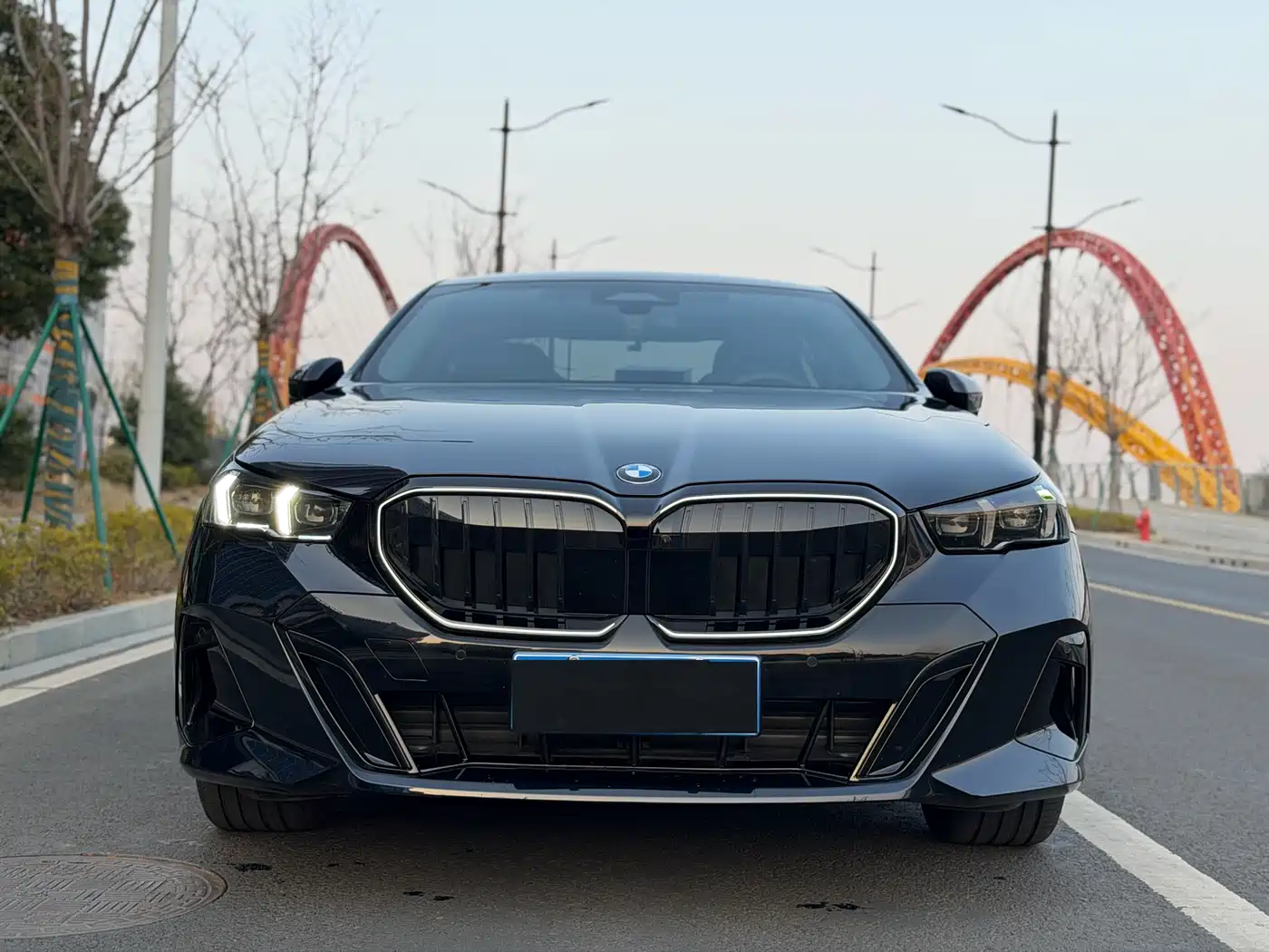 BMW 5 Series 2025 530Li Leading M Sport Package фото 2