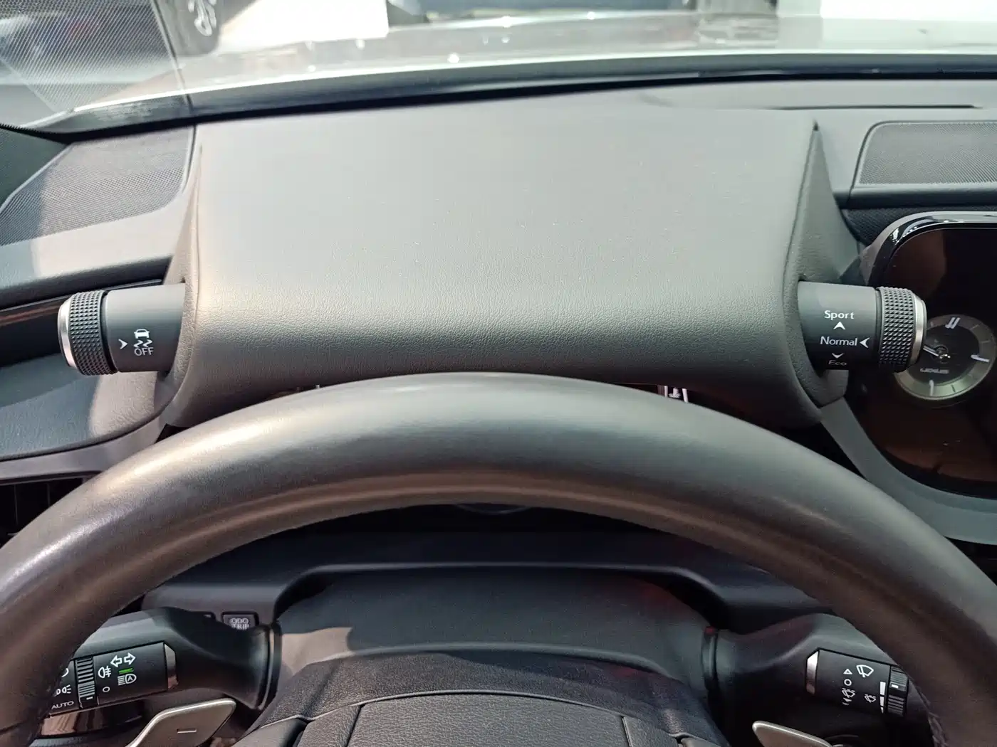 Lexus ES 2022 200 Excellence Edition фото 15