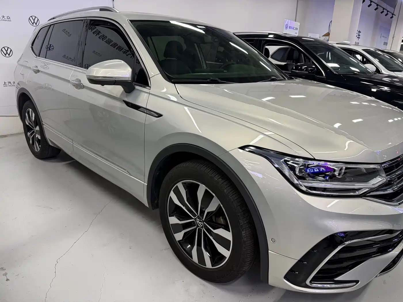 Volkswagen Tiguan L 2022 330TSI Auto 2WD R-Line Premium Edition фото 3