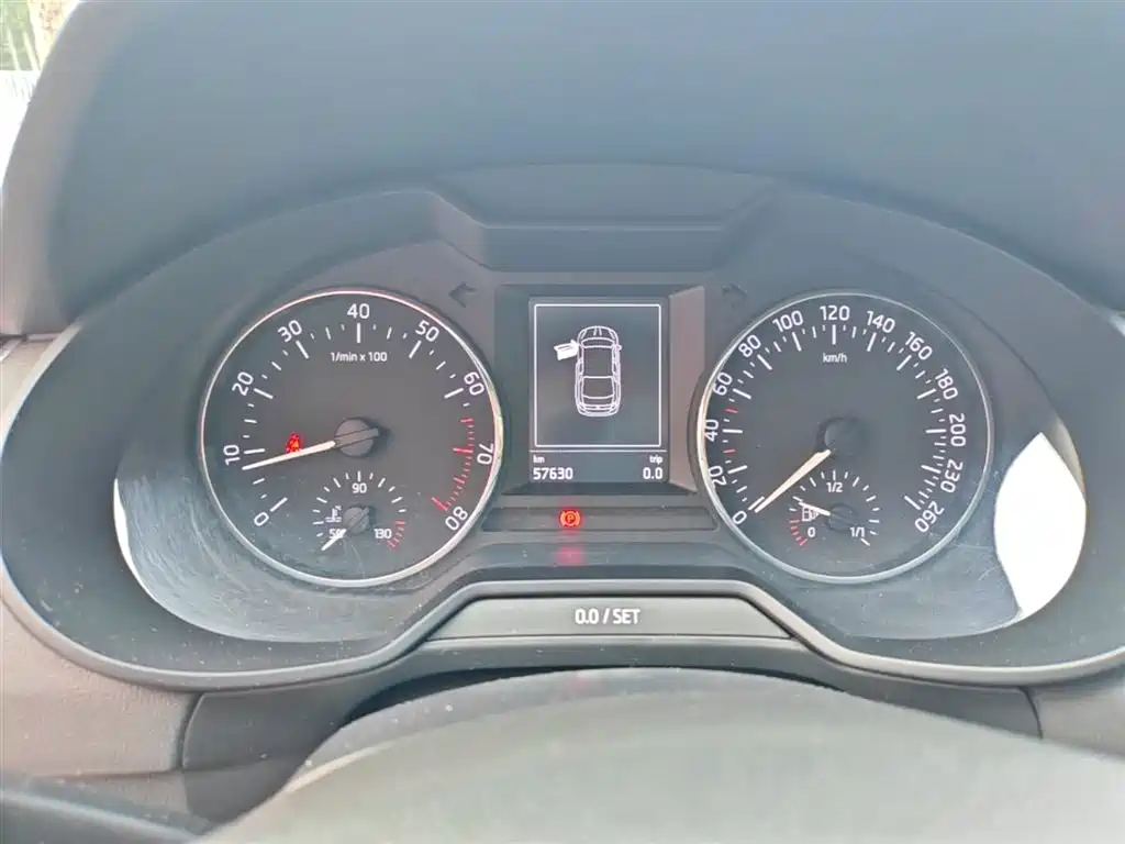 Škoda Octavia 2016 1.6L Automatic Smart Edition фото 12