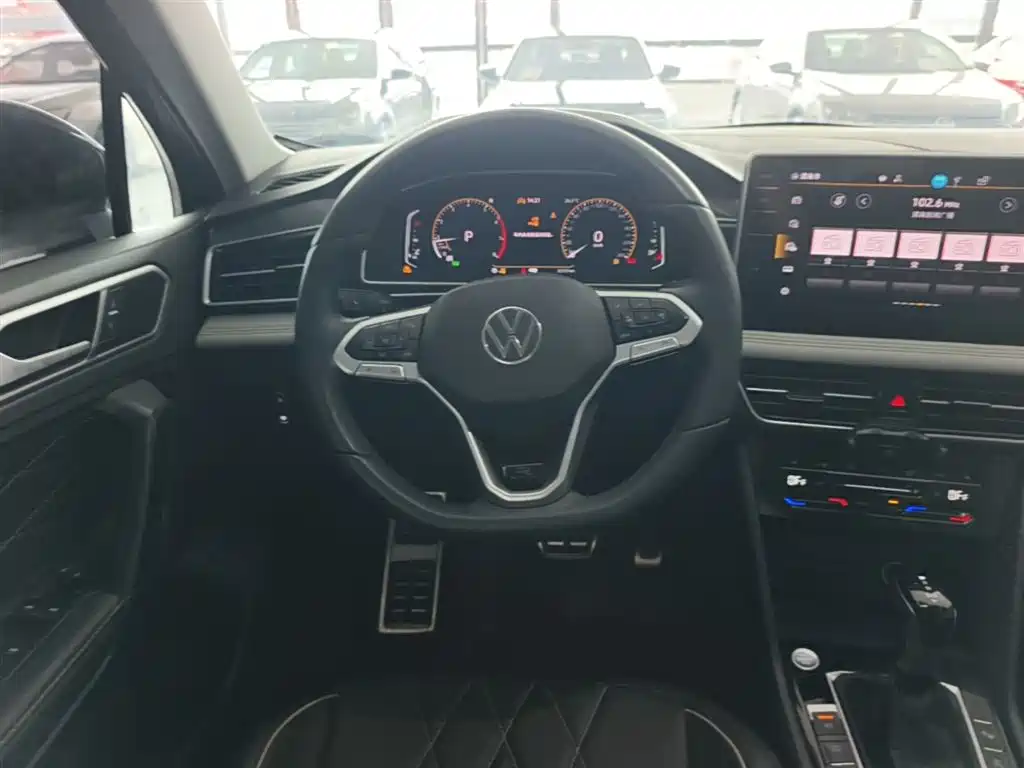 Volkswagen Tiguan L 2024 Outstanding 330TSI Auto 2WD R-Line Dragon Glory Edition фото 11