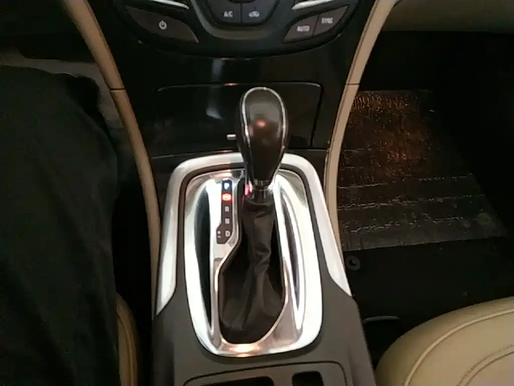 Buick Regal 2015 2.0L Elite Fashion Model фото 14
