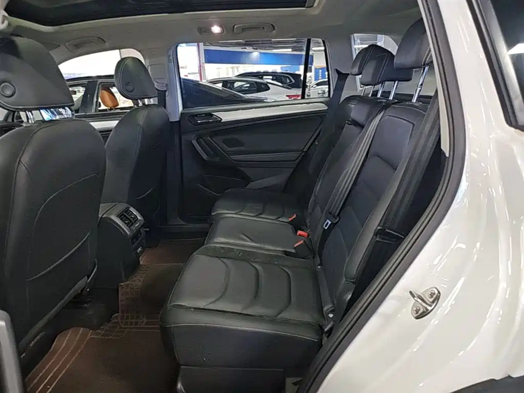 Volkswagen Tiguan L 2019 330TSI Automatic 2WD Smart Luxury Edition China VI фото 17