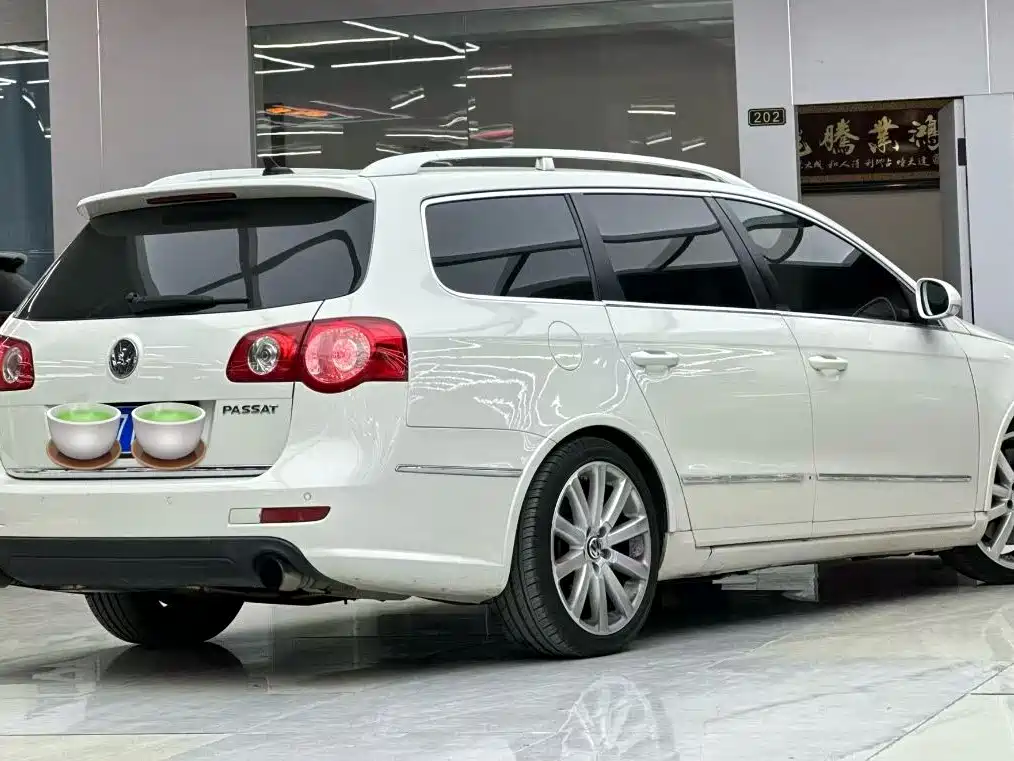 Volkswagen Passat 2008 Volkswagen R36 Wagon фото 3