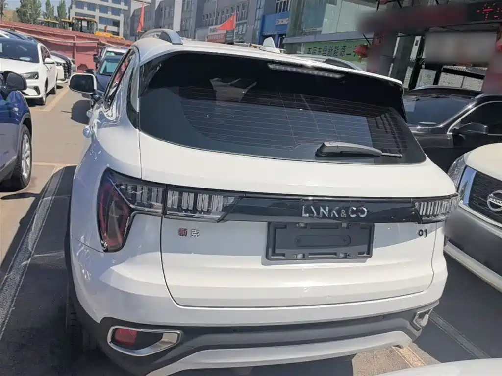 Lynk & Co 01 2018 2.0T 2WD Type+ Edition фото 6
