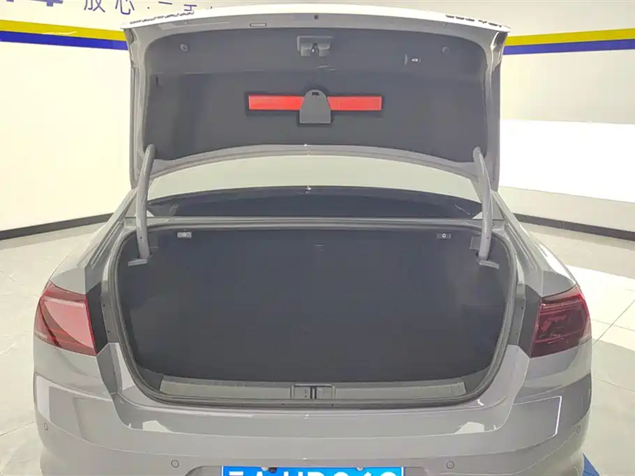 Volkswagen Magotan 2023 Model 2 Million Commemorative Edition 330TSI DSG Luxury фото 4