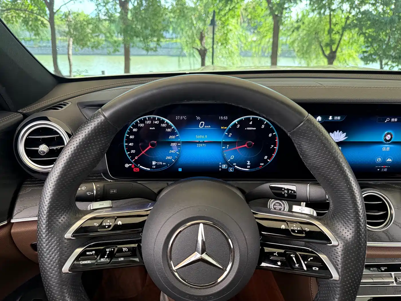 Photo 19 - Mercedes-Benz E-Class (Import)