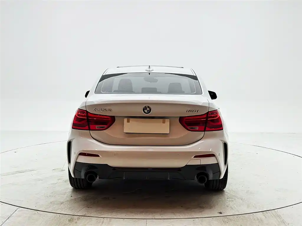 BMW 1 Series 2021 120i M Sport Shadow Edition фото 5