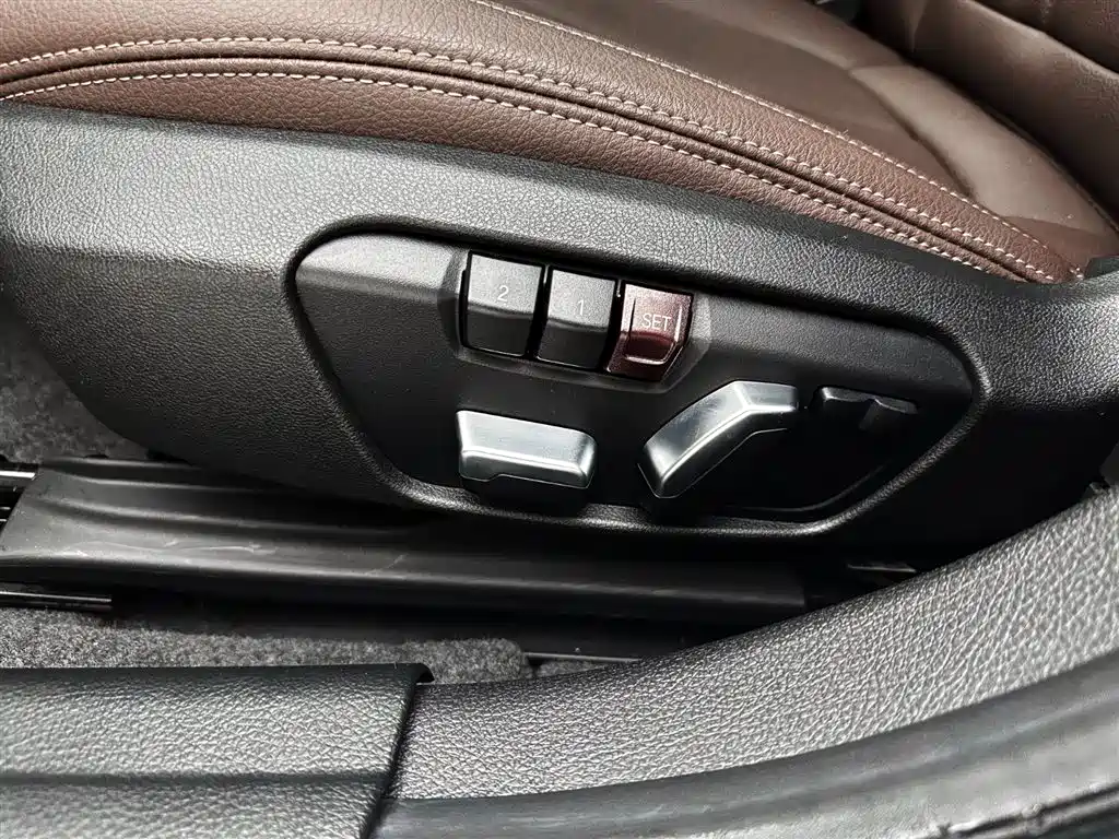 BMW 1 Series 2021 120i M Sport Shadow Edition фото 18