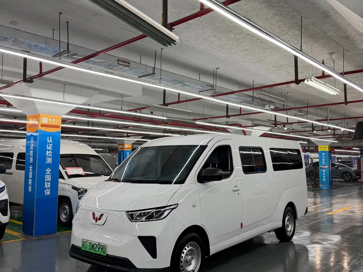 Wuling Motors Wuling Yangguang 2024 300km Comfort Passenger Version 60kW