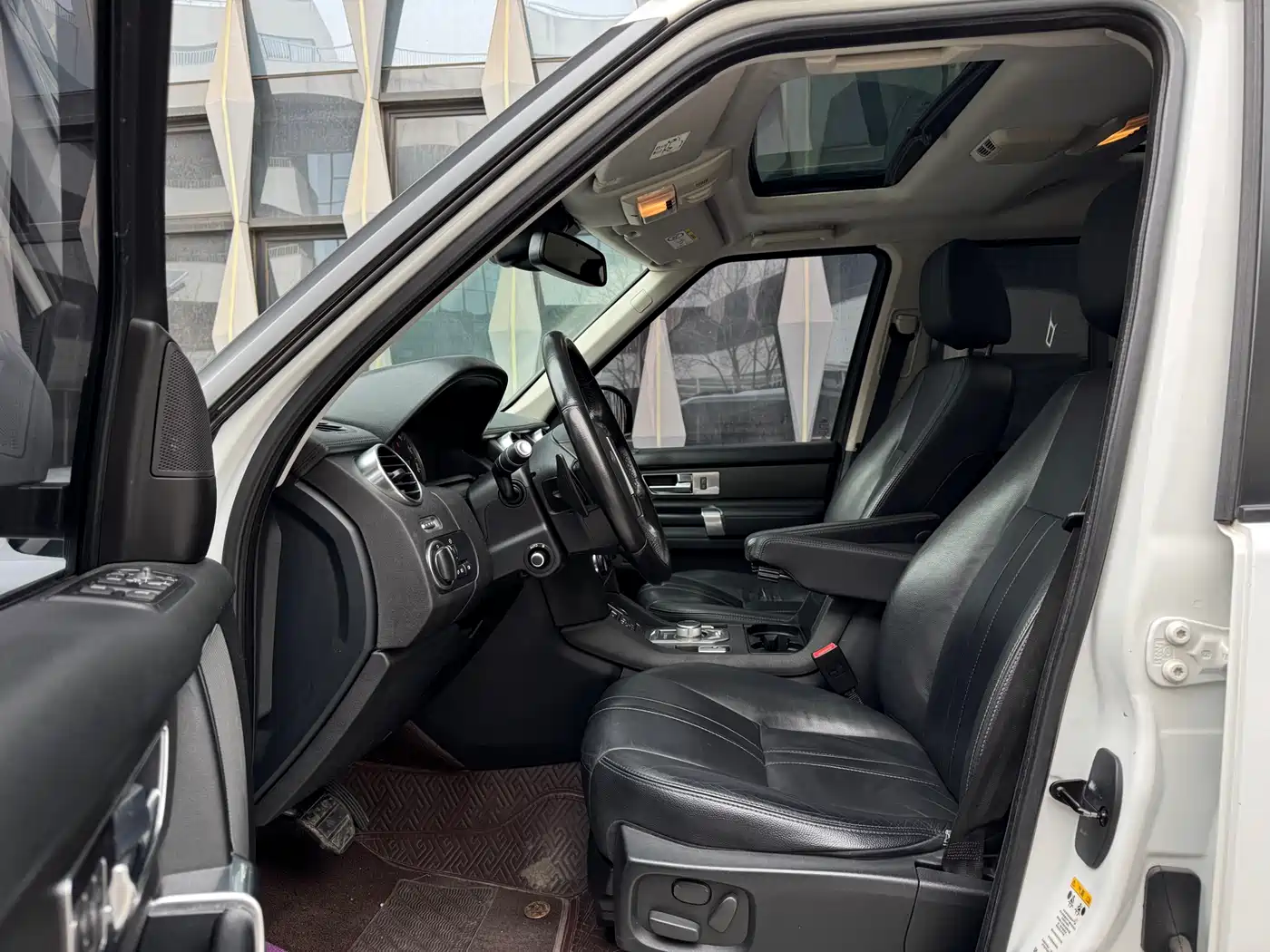 Land Rover Discovery 2016 3.0 SC V6 HSE фото 8