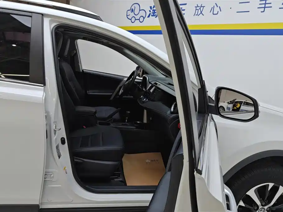 Toyota RAV4 Rongfang 2016 2.0L CVT 2WD Comfort (China V) фото 8