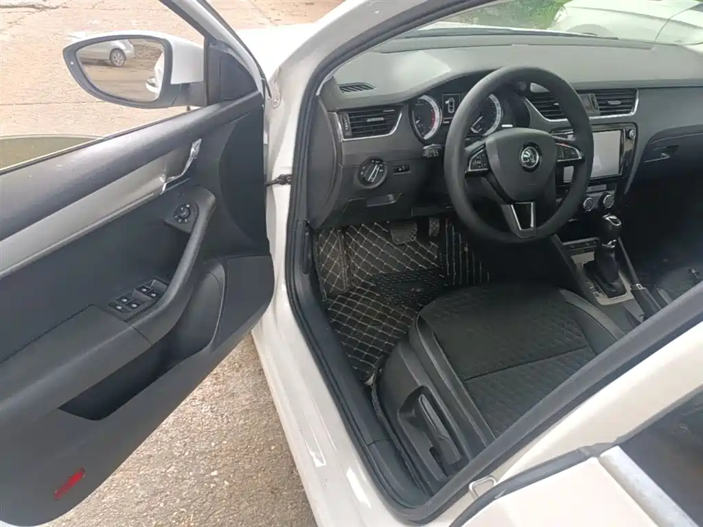 Škoda Octavia 2018 TSI230 DSG Luxury Edition фото 16