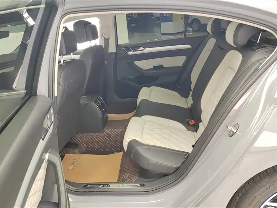 Volkswagen Magotan 2023 Model 2 Million Commemorative Edition 330TSI DSG Luxury фото 11