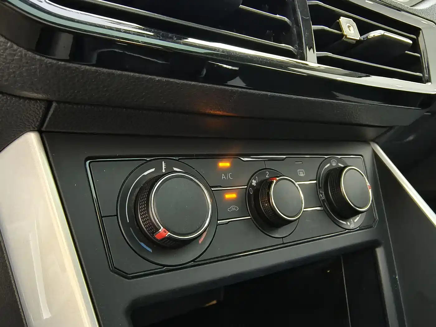 Volkswagen Polo 2019 Plus 1.5L Automatic Colorful Tech Edition фото 17