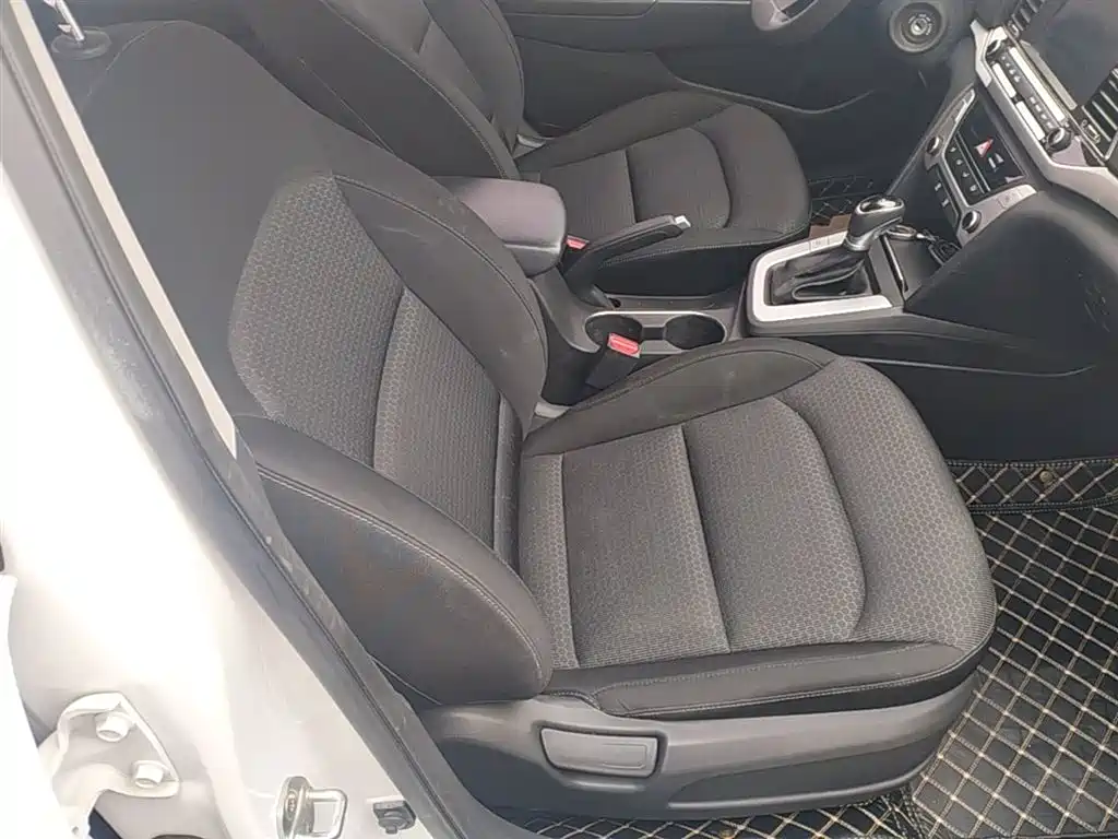 Hyundai Elantra 2016 Model 1.6L Automatic Smart Elite фото 25