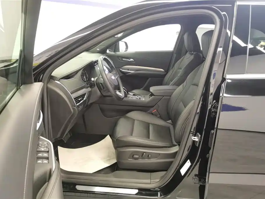 Cadillac XT4 2021 28T FWD Premium Edition фото 9